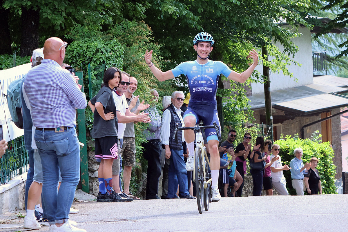 Simone Gualdi (SC Cene) vince la 36° Brescia-Montemagno - credit fotobicicailotto