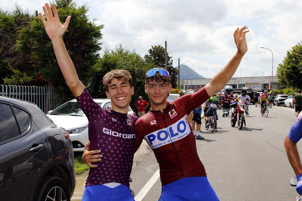 Edoardo Cipollini e Alberto Cavallaro festeggiano i successi al Giro del Veneto juniores - credit Photobicicailotto