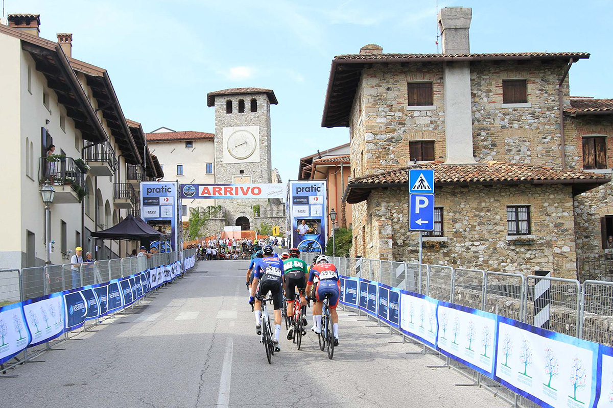 Giro della Regione Friuli Venezia Giulia; il passaggio al Castello di Colloredo - credit Bolgan