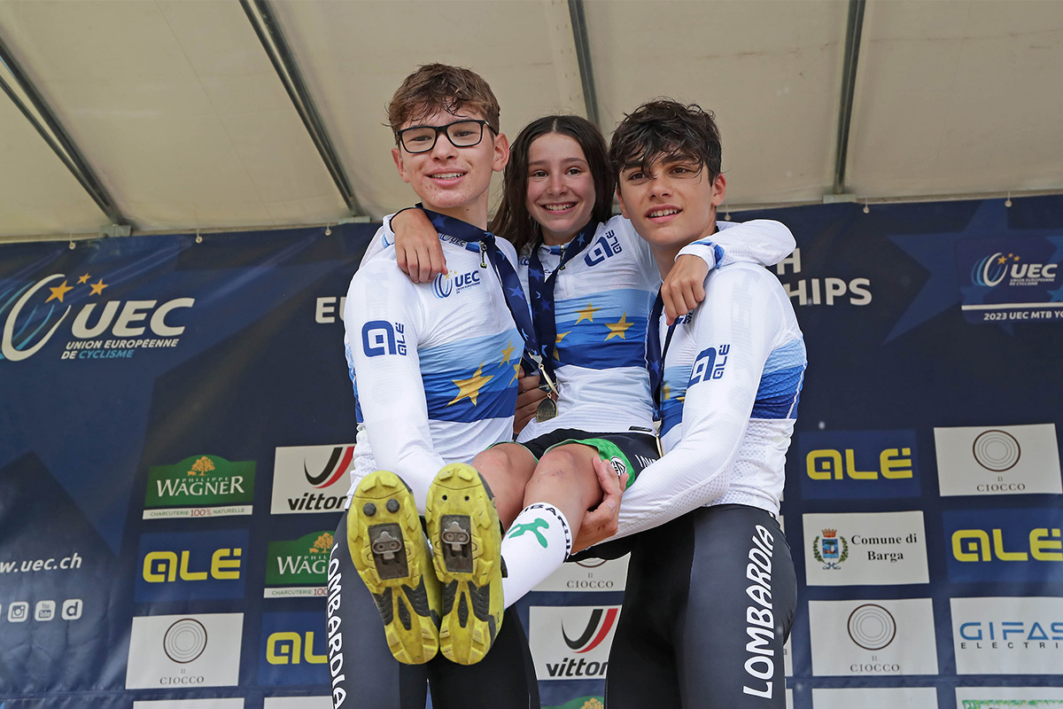Riccardo Fasoli, Mariachiara Signorelli e Mattia Acanfora nuovi campioni europei giovanili mtb nel team relay - credit Newspower