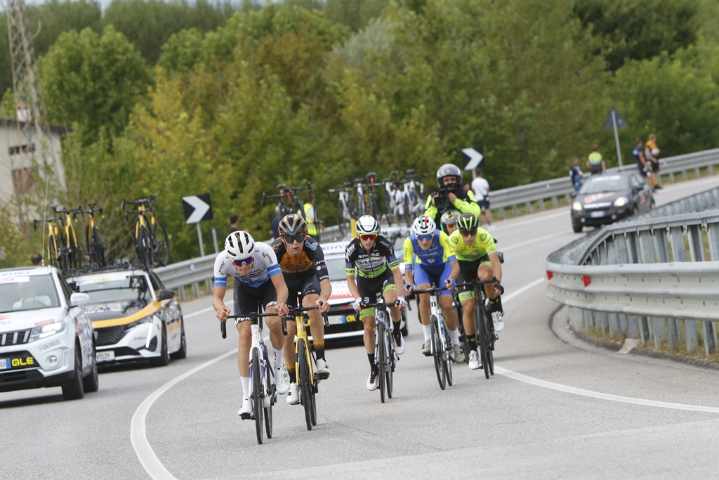 La fuga a cinque della prima tappa del Giro della Regione Friuli Venezia Giulia (foto Bolgan)