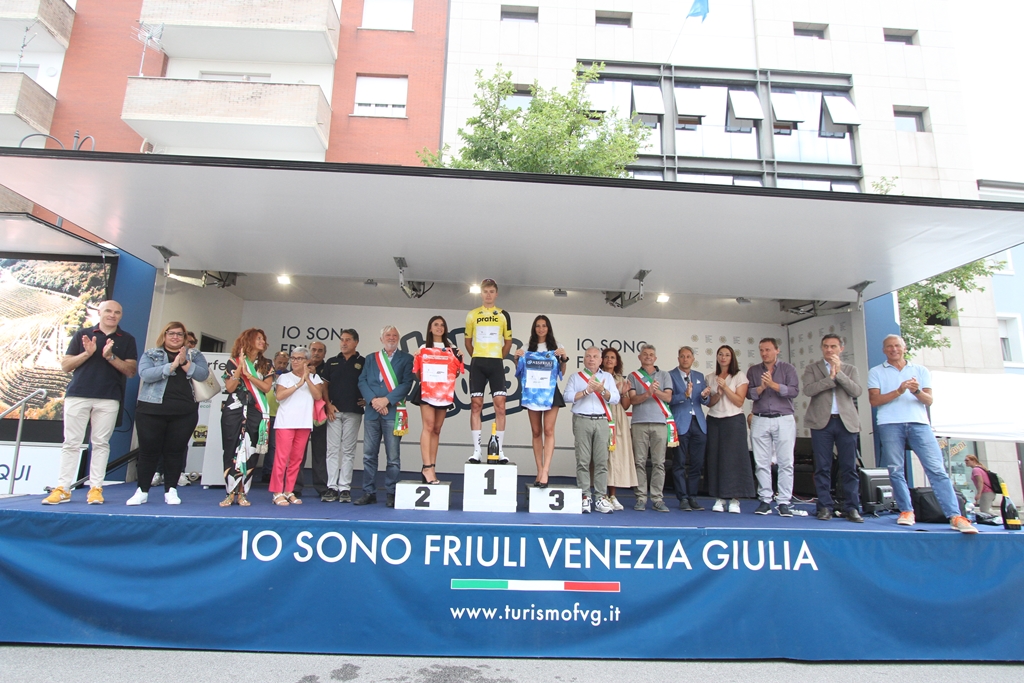 Le maglie dopo la prima tappa del Giro della Regione Friuli Venezia Giulia (foto Bolgan)