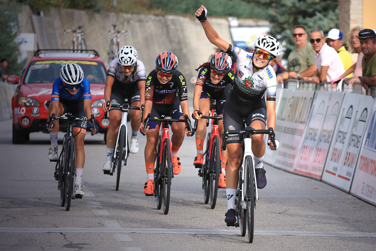 Angela Oro vince a Offida l'ultima tappa del Giro delle Marche in Rosa - Foto di FLAVIANO OSSOLA