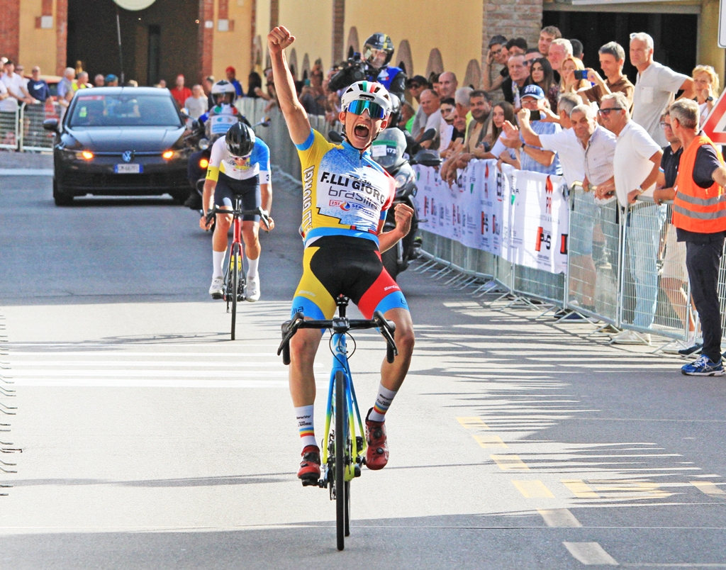 Matteo Falchetti vince il Piccolo Lombardia Juniores 2023 (foto Rodella)