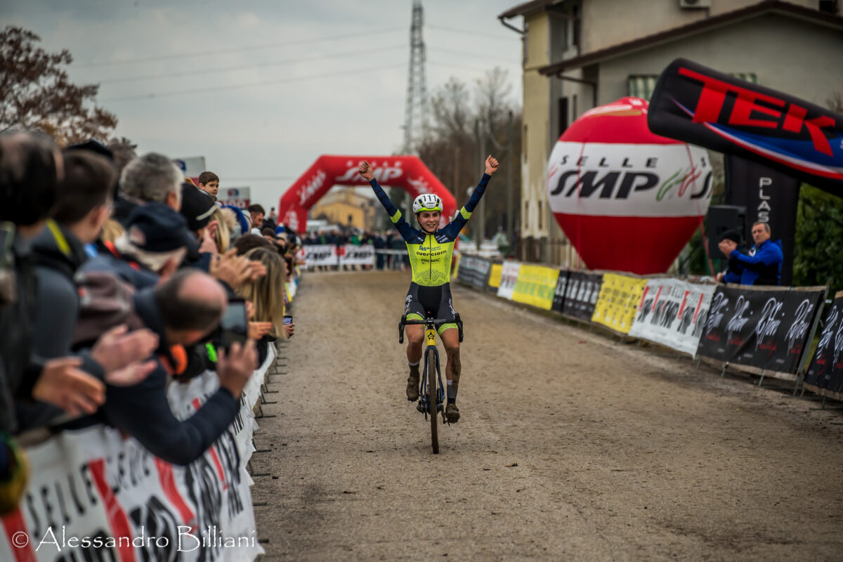 Sara Casasola sul traguardo di Faè di Oderzo - credit Alessandro Billiani