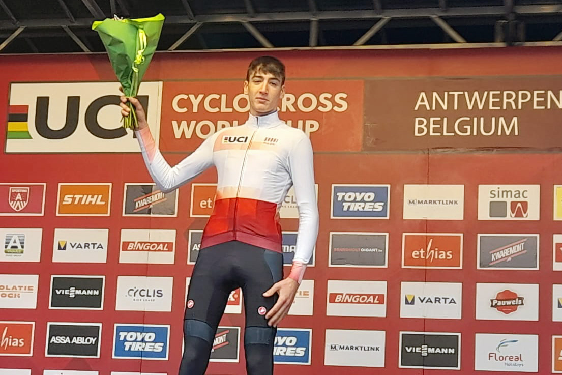 Stefano Viezzi (DP66) con la maglia di leader di Coppa del Mondo