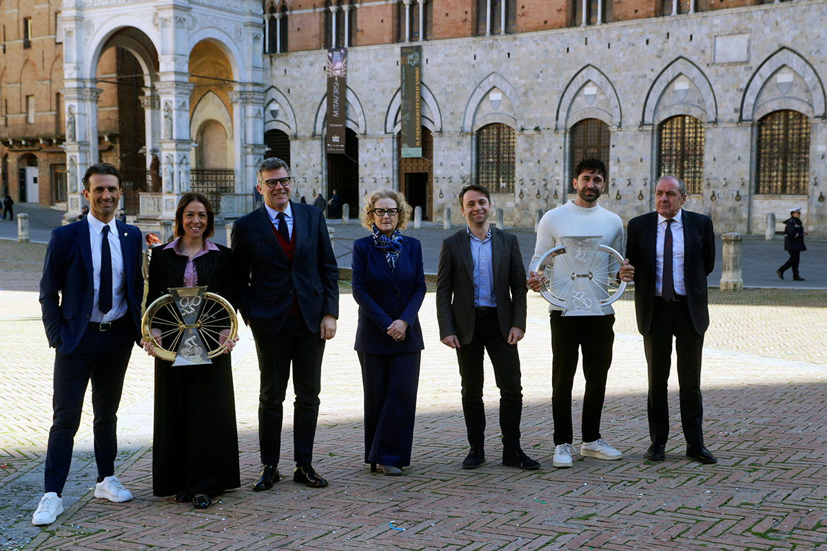 Gli ospiti presenti alla presentazione della Strade Bianche 2024 - credit LaPresse