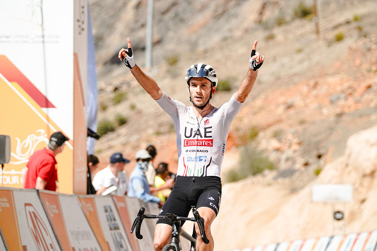 Adam Yates svetta sulla Green Mountain- suo il Tour of Oman - credit A.S.O._Thomas_Maheux
