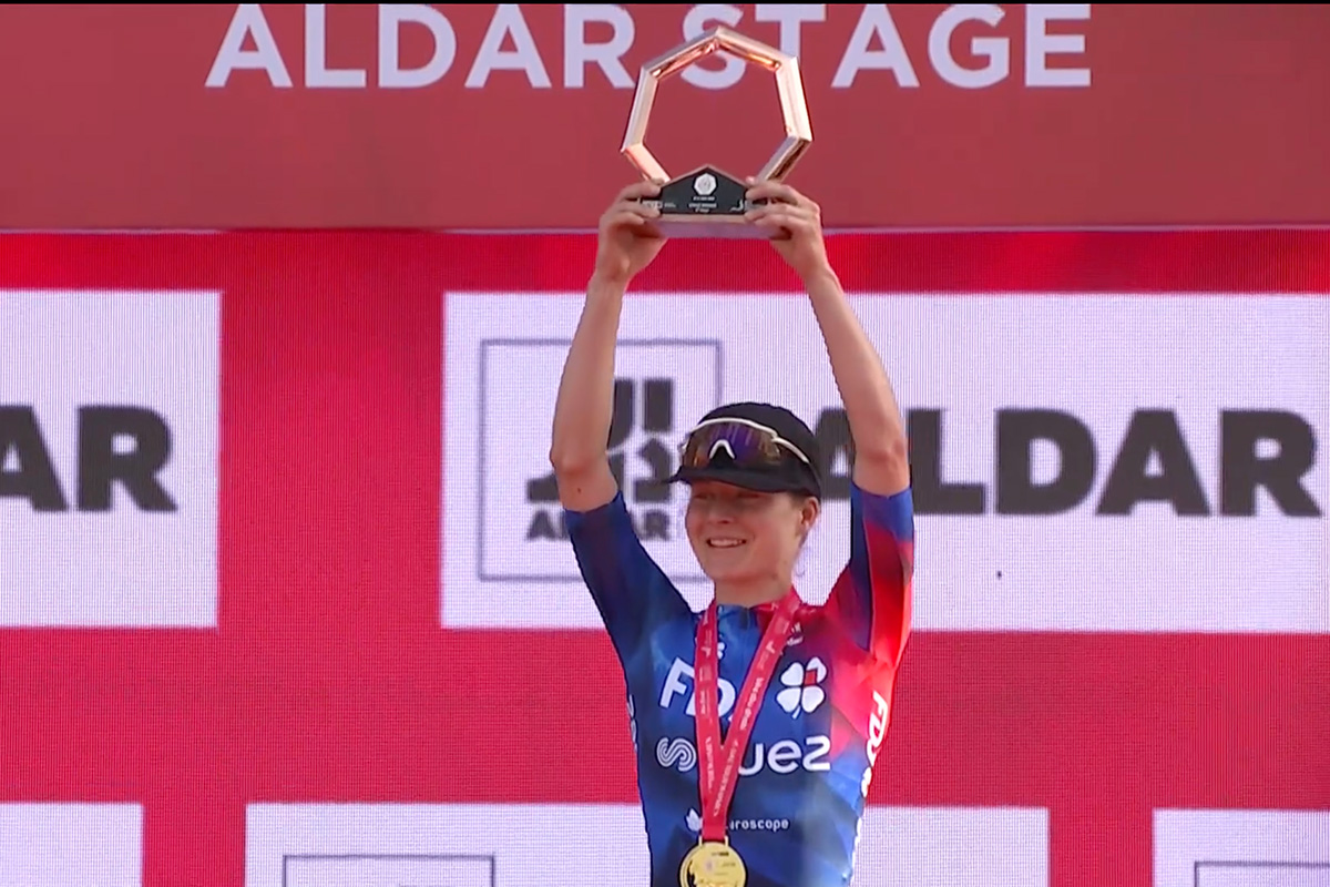 Amber Kraak (Fdj-Suez) sul podio dell'ultima tappa del UAE Tour Women
