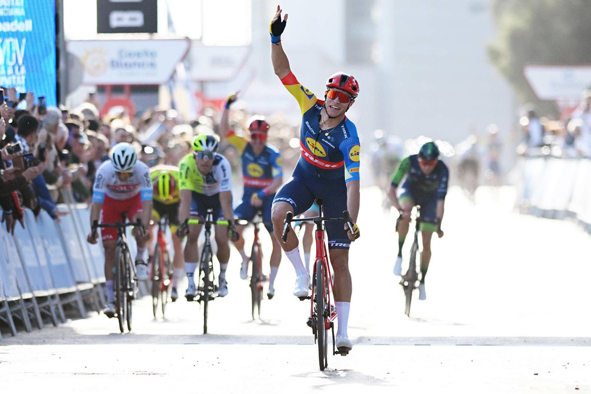 Jonathan Milan vince la terza tappa della Volta a la Comunitat Valenciana
