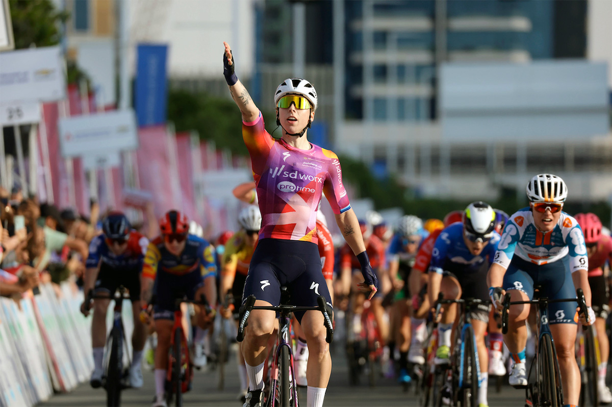 Lorena Wiebes vince la prima tappa dell'UAE Tour Women 2024 - credit Sprint Cycling Agency