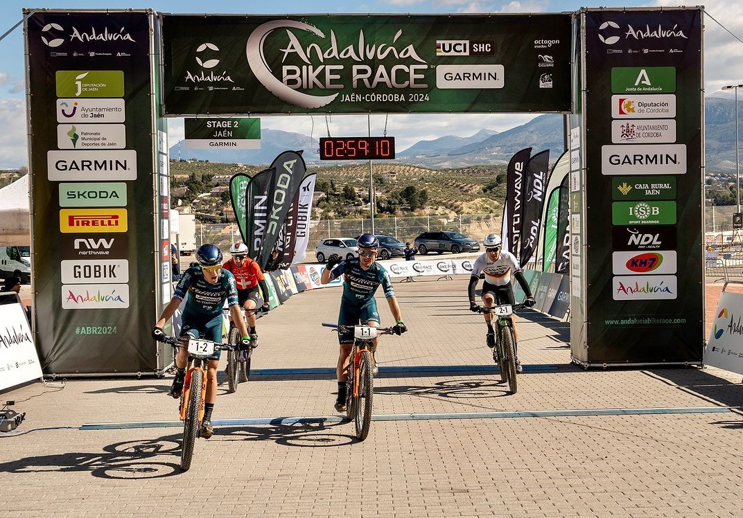 Samuele Porro e Fabian Rabensteiner vincono la seconda tappa dell'Andalucia Bike Race 2024