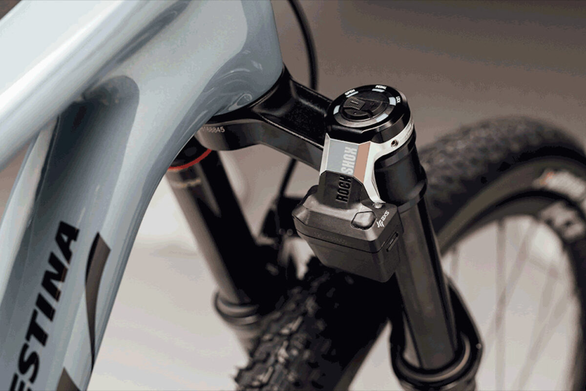 Flight Attendant Sram