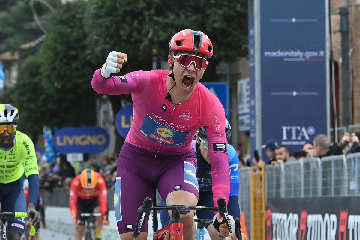 Jonathan Milan vince la quarta tappa della Tirreno-Adriatico - credit LaPresse
