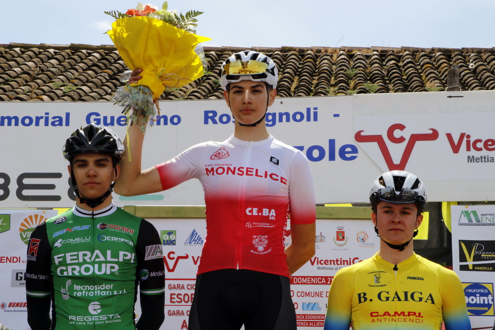 Il podio del 14° Trofeo Comune di Salizzole - credit Photobicicailotto