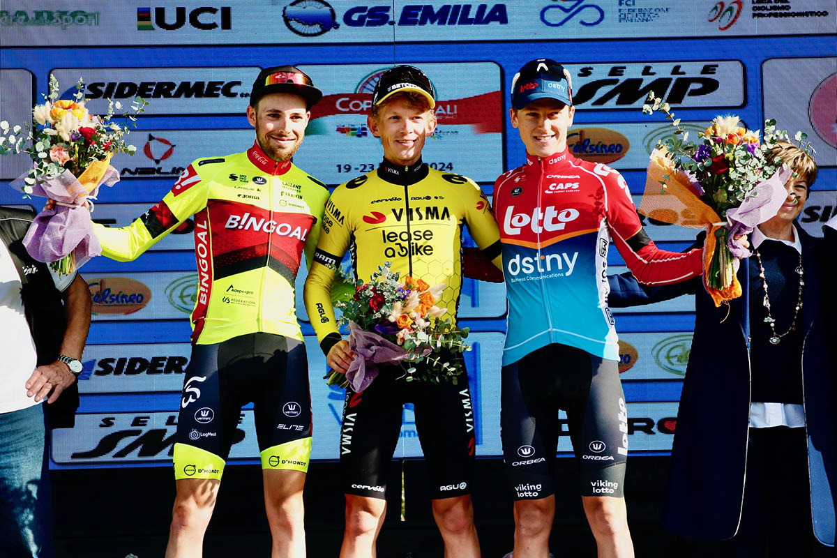 Il podio della 3° tappa della della Coppi e Bartali - credit Photobicicailotto