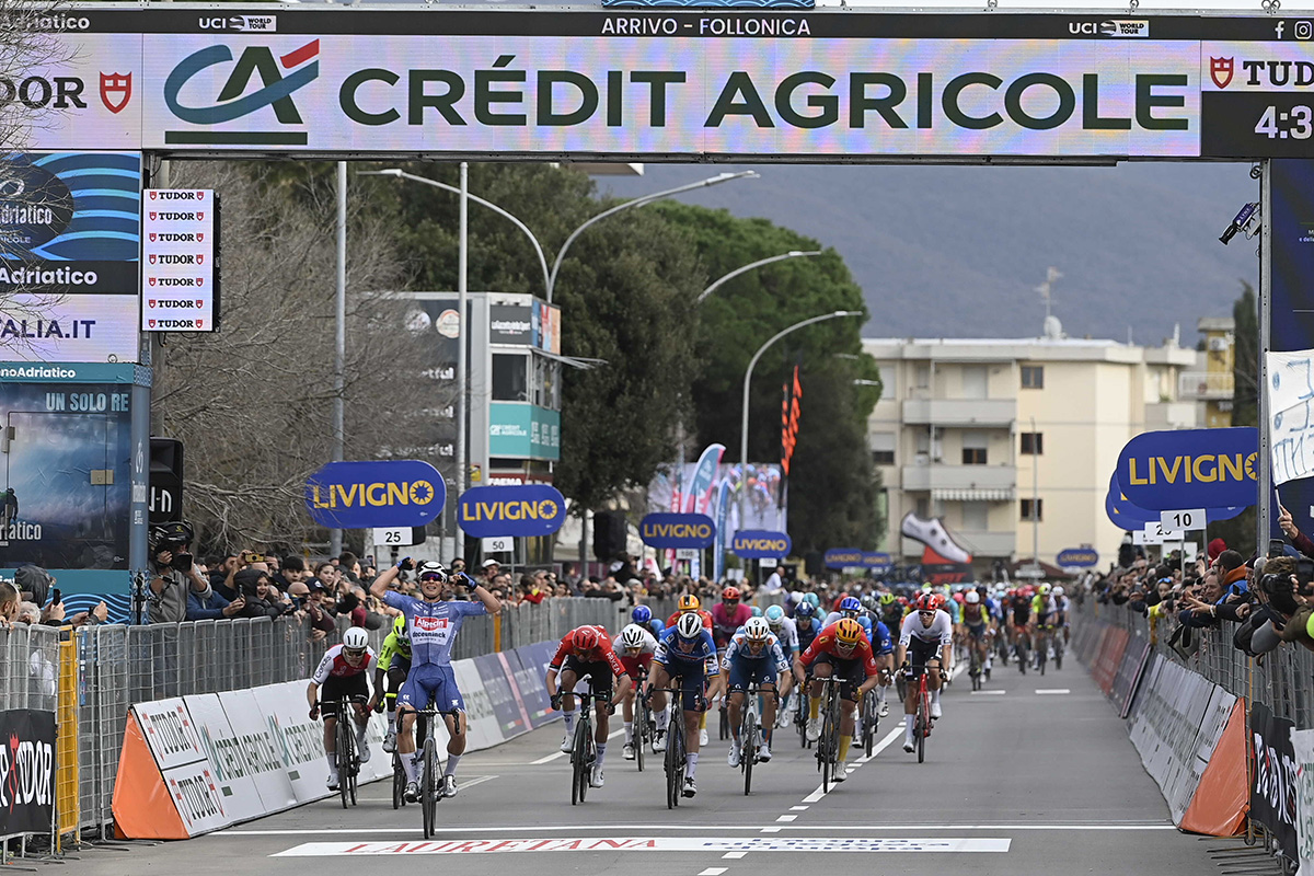 Jasper Philipsen vince la 2° tappa della Tirreno-Adriatico 2024 - credit LaPresse