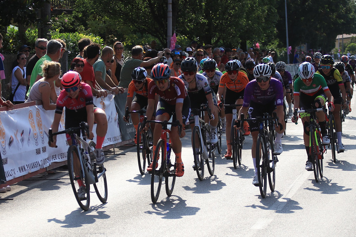 La junior Chantal Pegolo regola il gruppo al GP Sportivi di Arcade - Foto FLAVIANO OSSOLA