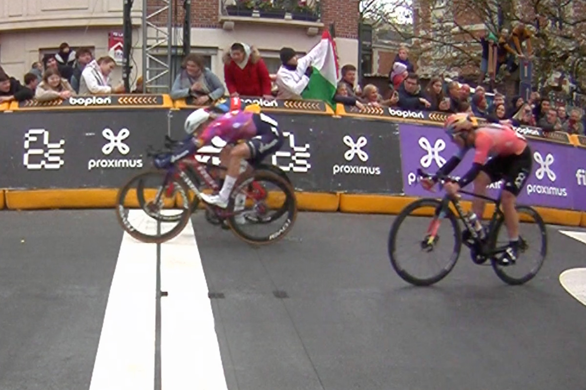 Lorena Wiebes vince la Gent-Wevelgem battendo al photofinish Elisa Balsamo