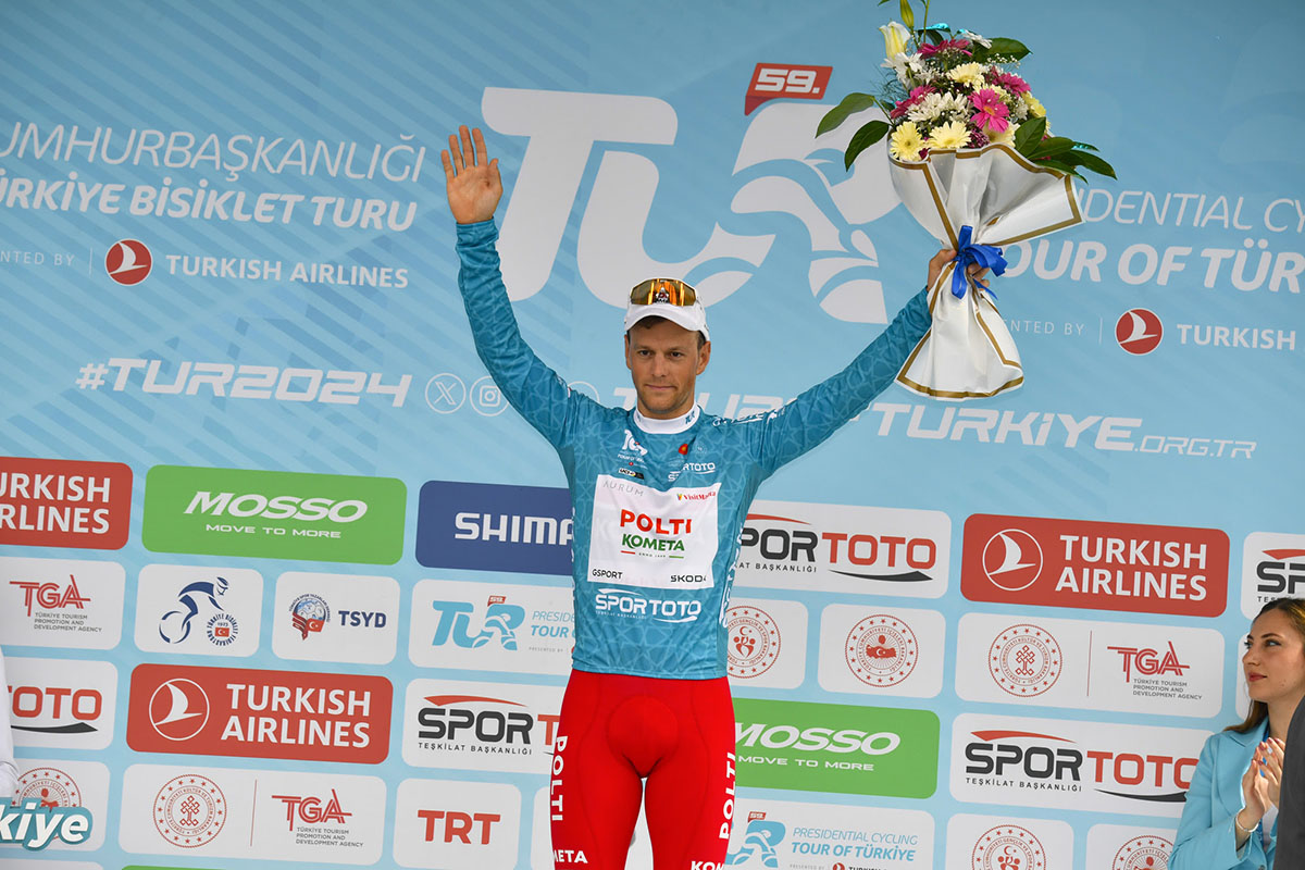 Giovanni Lonardi con la maglia di leader del Giro di Turchia - credit Sprint Cycling Agency