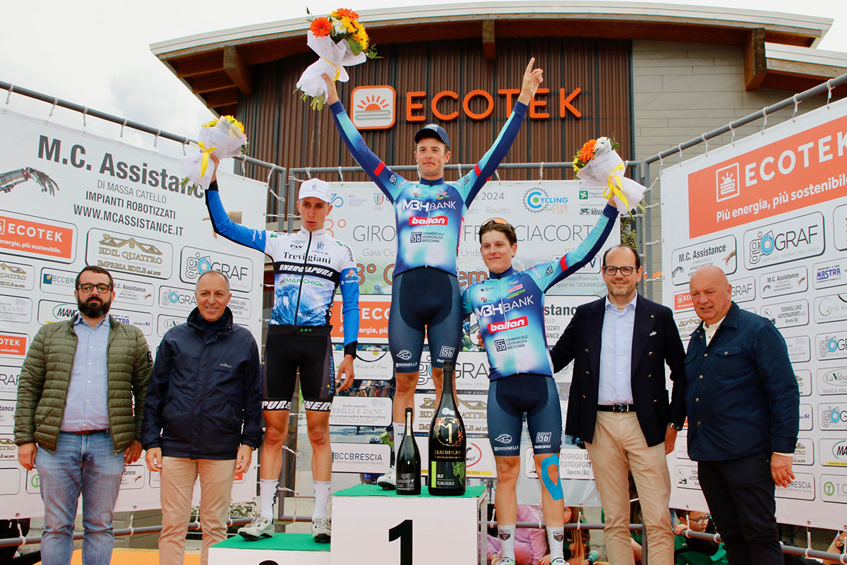 Il podio del 3° Giro della Franciacorta - credit Photobicicailotto