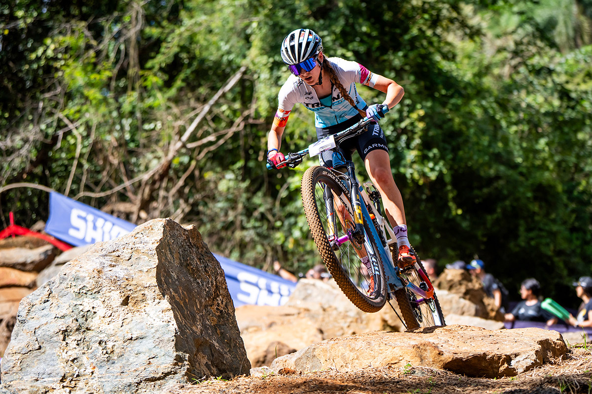 Lucia Bramati in azione nella foresta di Araxa - credit Maxime Schmid