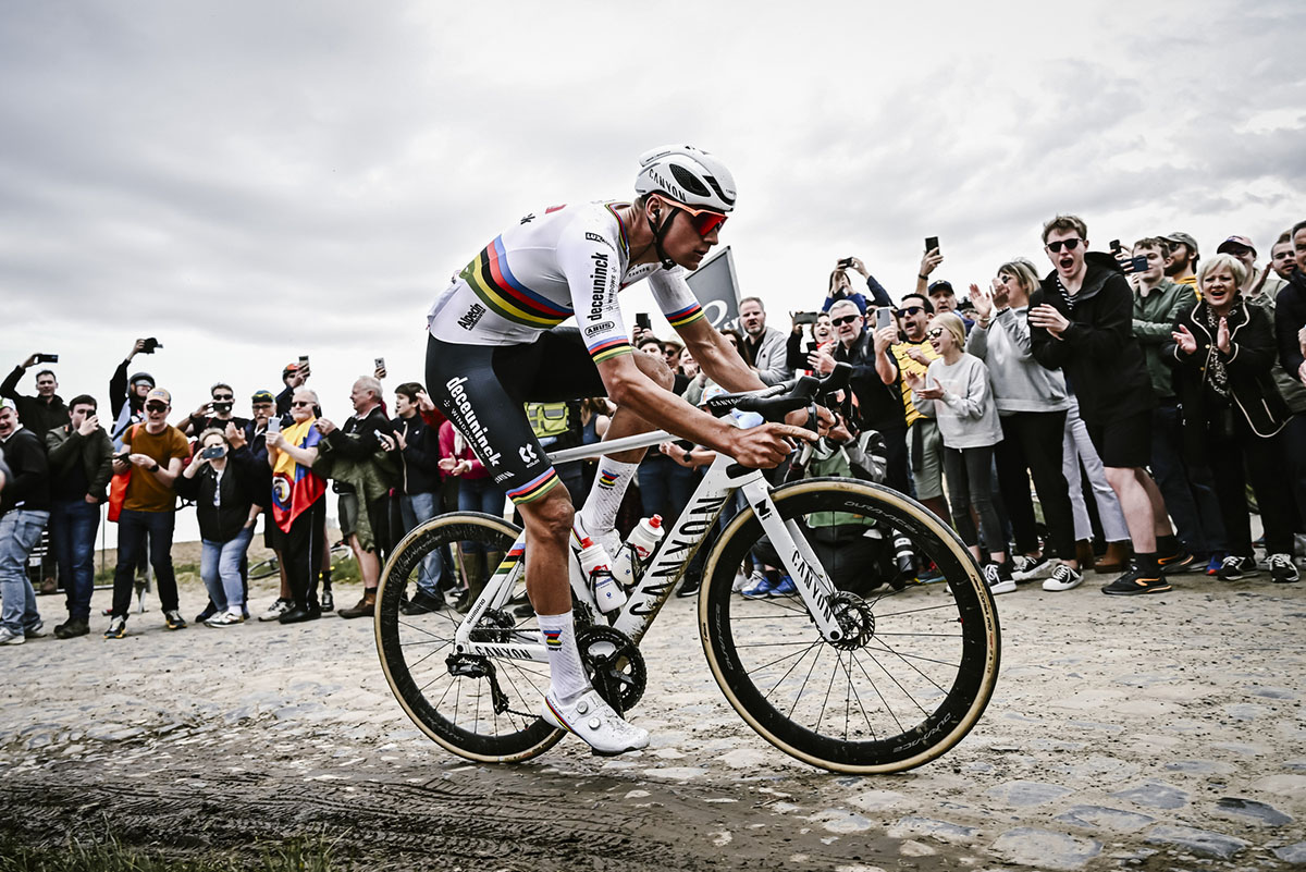 Mathieu Van der Poel in azione alla 121a Paris-Roubaix - credit A.S.O._Pauline Ballet