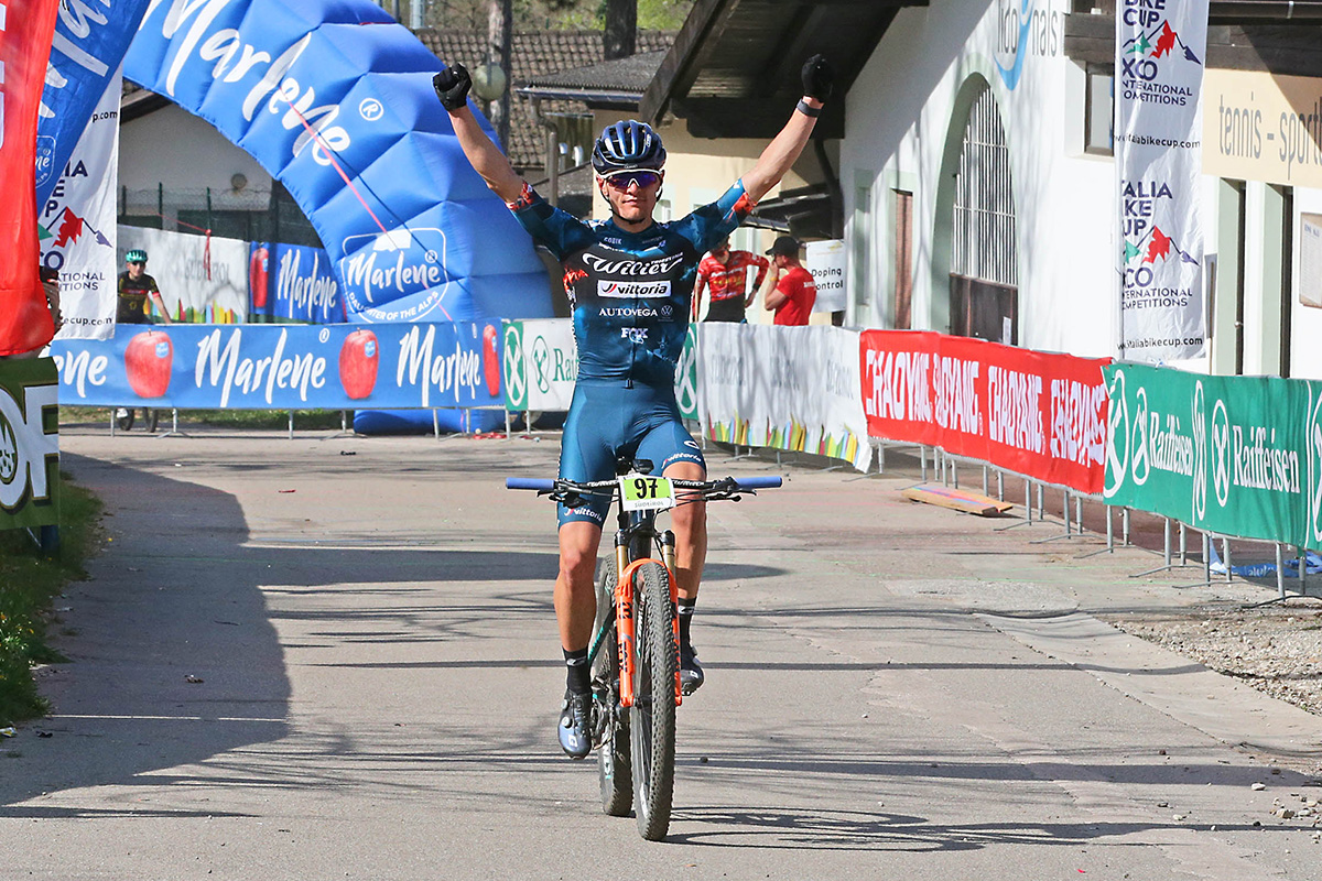 Simone Avondetto vince la Marlene Sudtirol Sunshine Race - credit Newspower