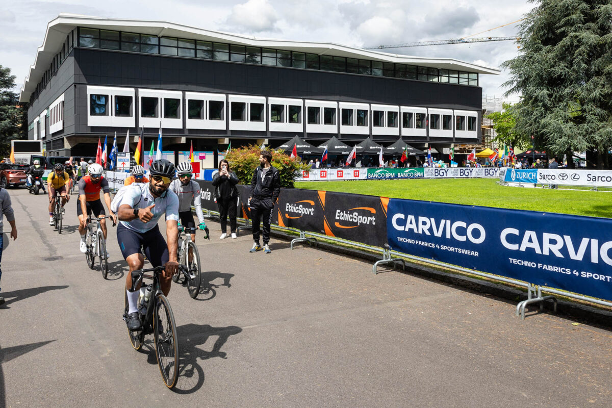 La vigilia della BGY Airport Granfondo 2024 presso lo stabilimento Santini - credit Quaranta.jpg