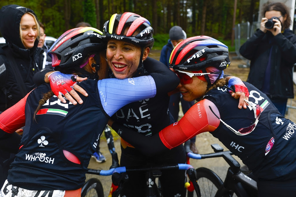 Silvia Persico festeggia il successo al Gran Prix du Morbihan