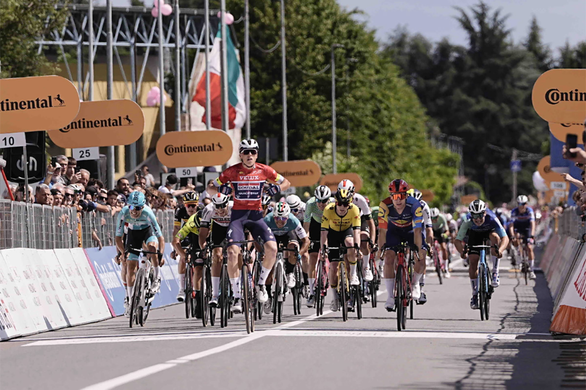 Paul Magnier vince a Borgomanero la quarta tappa del Giro Next Gen 2024 - credit LaPresse