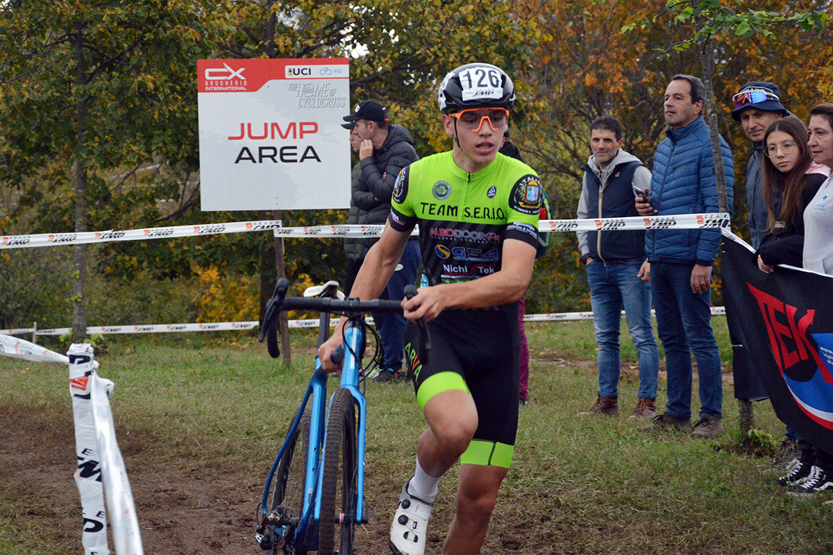 Mattia Arnoldi impegnato nel cross