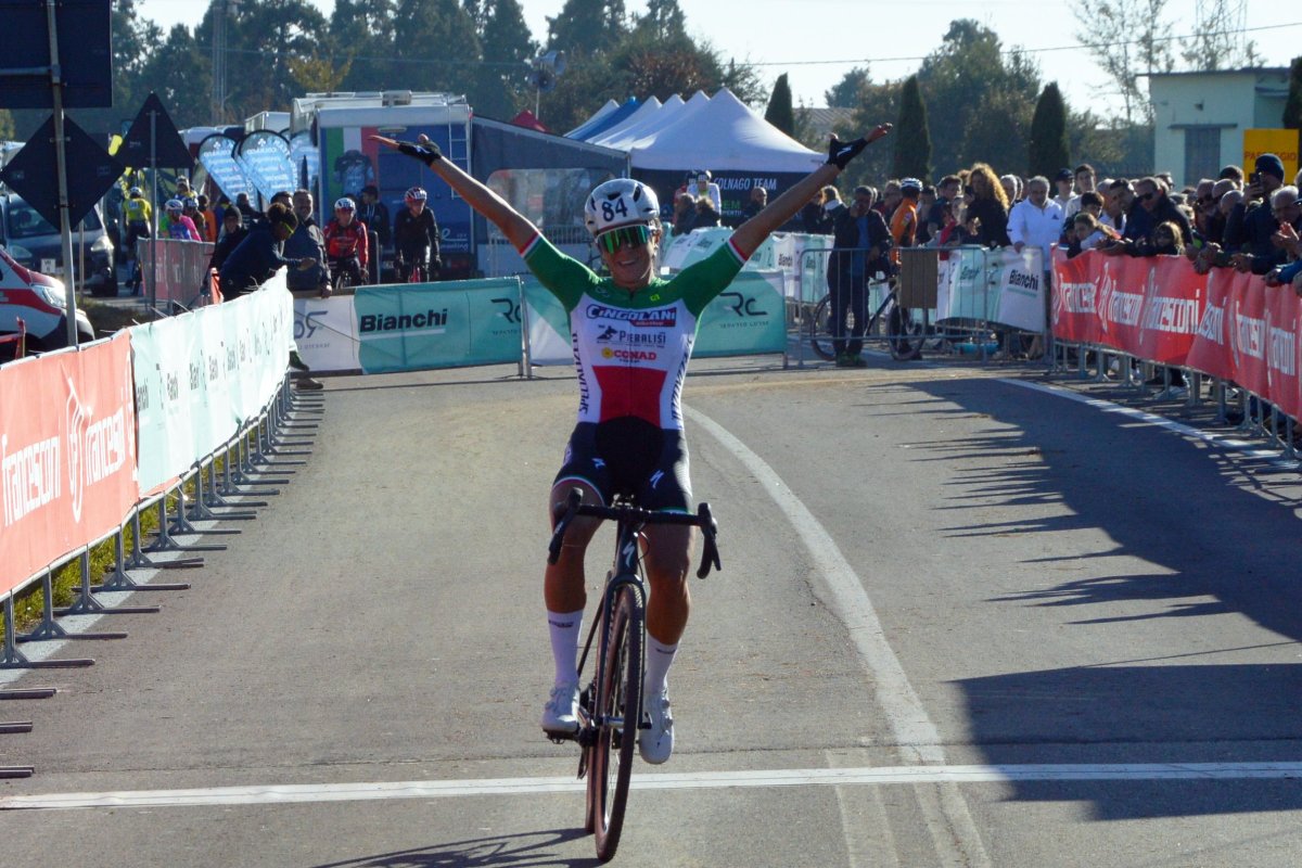 Carlotta Borello vince tra le Open il GP Cicli Francesconi