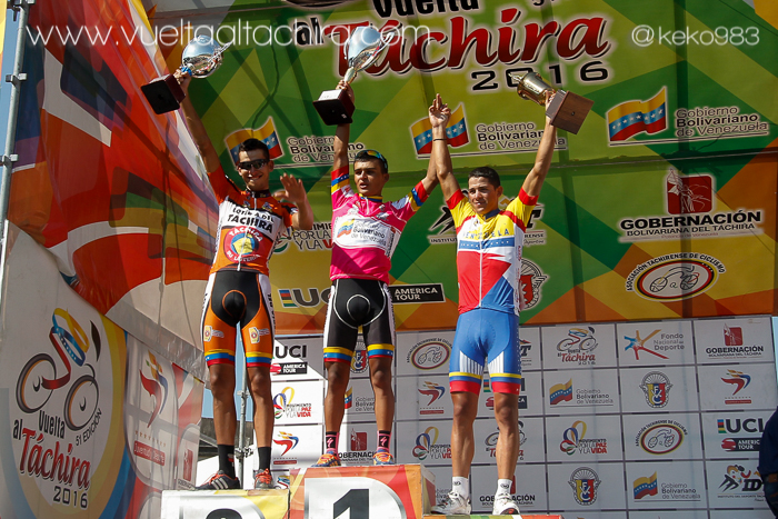 Luis Mora sul podio della Vuelta al Tachira