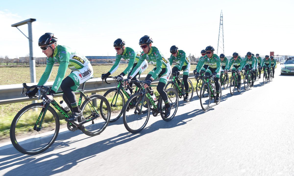Il team Delio Gallina Colosio in allenamento sulle strade del Bresciano