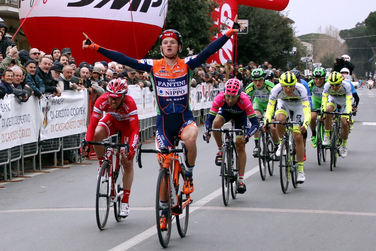 Grega Bole (Nippo - Vini Fantini) vince a Donoratico