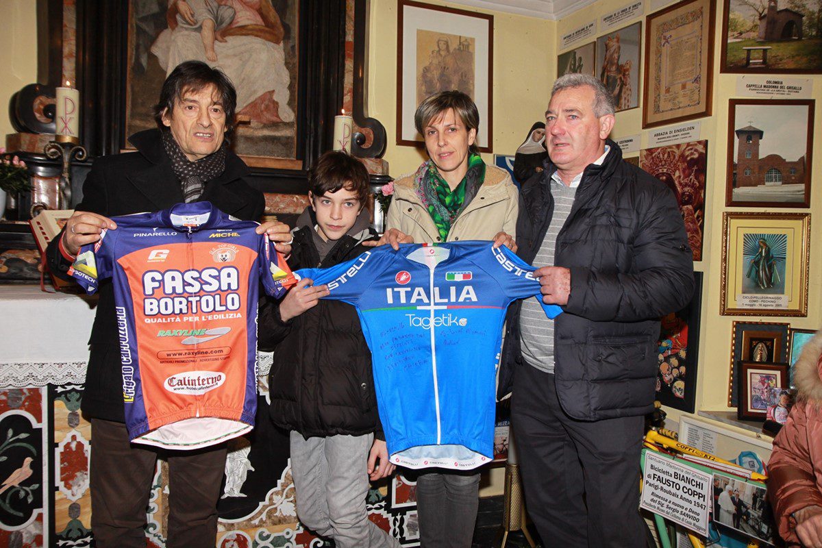 Domenico Macrì, presidente del Gs Madonna del Ghisallo e i genitori di Chiara Pierobon