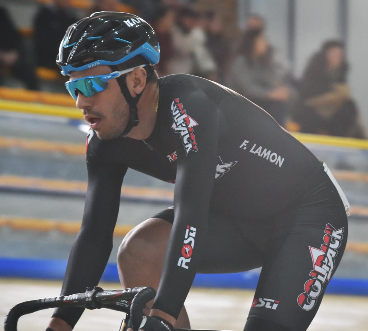Francesco Lamon del Team Colpack in azione in pista