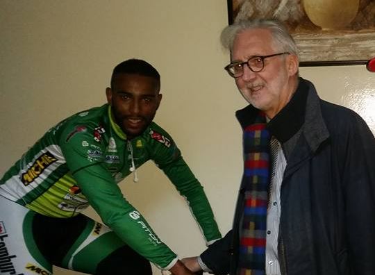 Amine Galdoune con il presidente dell'UCI Brian Cookson