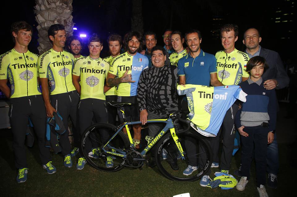 La maglia Tinkoff dedicata al Napoli e a Maradona