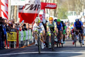 L'arrivo vittorioso di Jakub Mareczko (Southeast) nella terza tappa della Settimana Coppi e Bartali