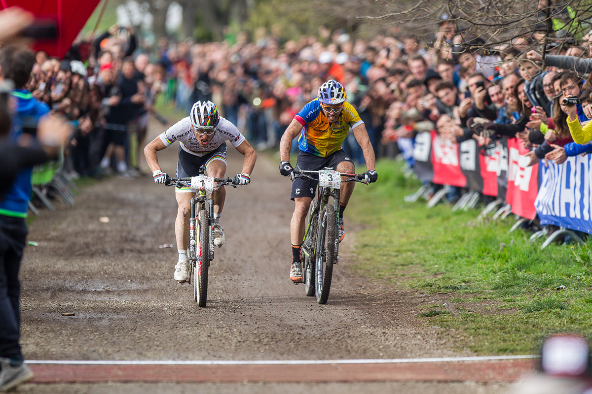 La volata tra Nino Schurter e Marco Aurelio Fontana