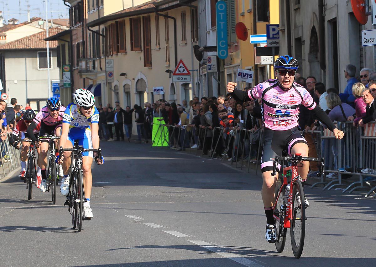 Tomas Trainini vince allo sprint a Ghedi la prima gara da Allievo
