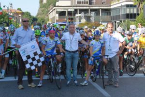 In mezzo il presidente dell'As Boario Ezio Maffi, con il vice presidente FCI Michele Gamba e Fabrizio Bontempi