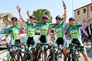 I ragazzi della Delio Gallina festeggiano la vittoria del compagno Ahmed Amine Galdoune