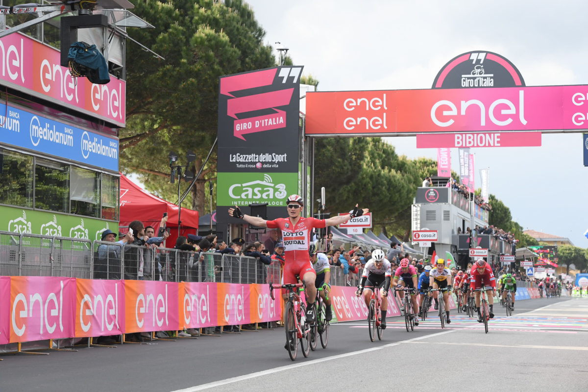 André Greipel vince la sua terza volata al Giro 2016 sul traguardo di Bibione