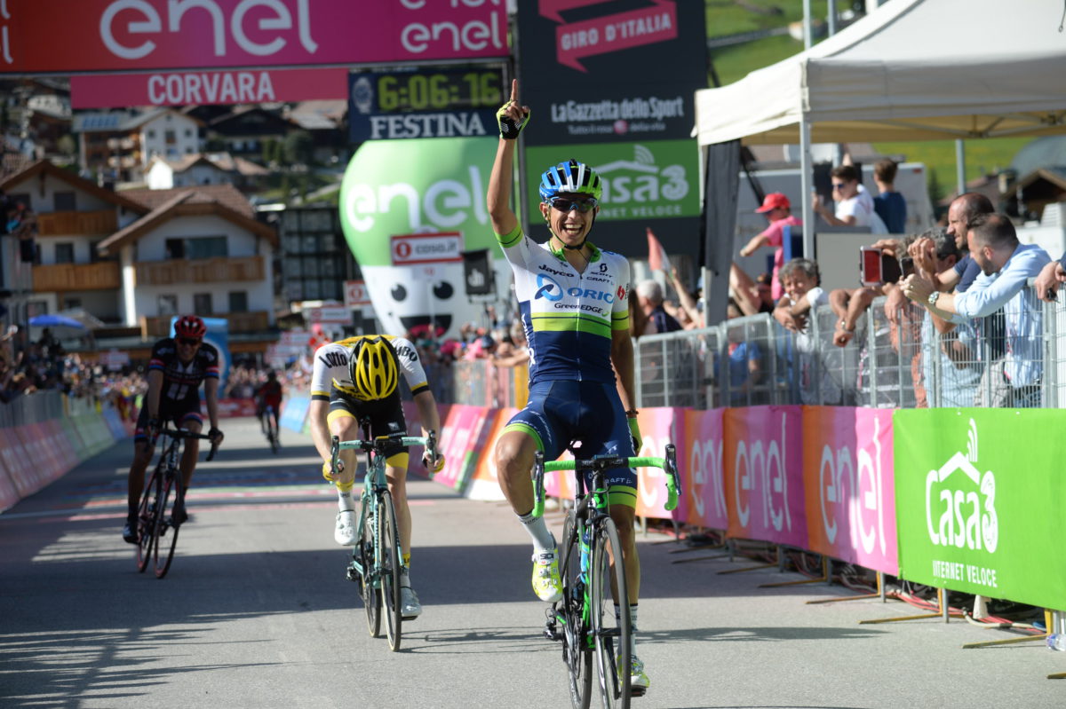 Estebán Chaves della Orica-GreenEdge vince il tappone dolomitico del Giro d'Italia 2016