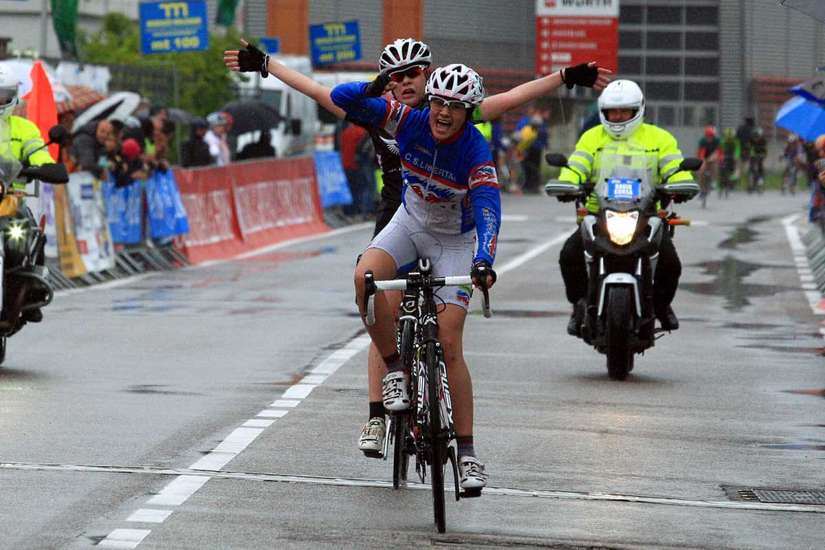 L'arrivo della gara Donne Esordienti di Egna