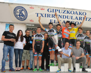 Festa finale del Team Colpack alla Vuelta al Bidasoa