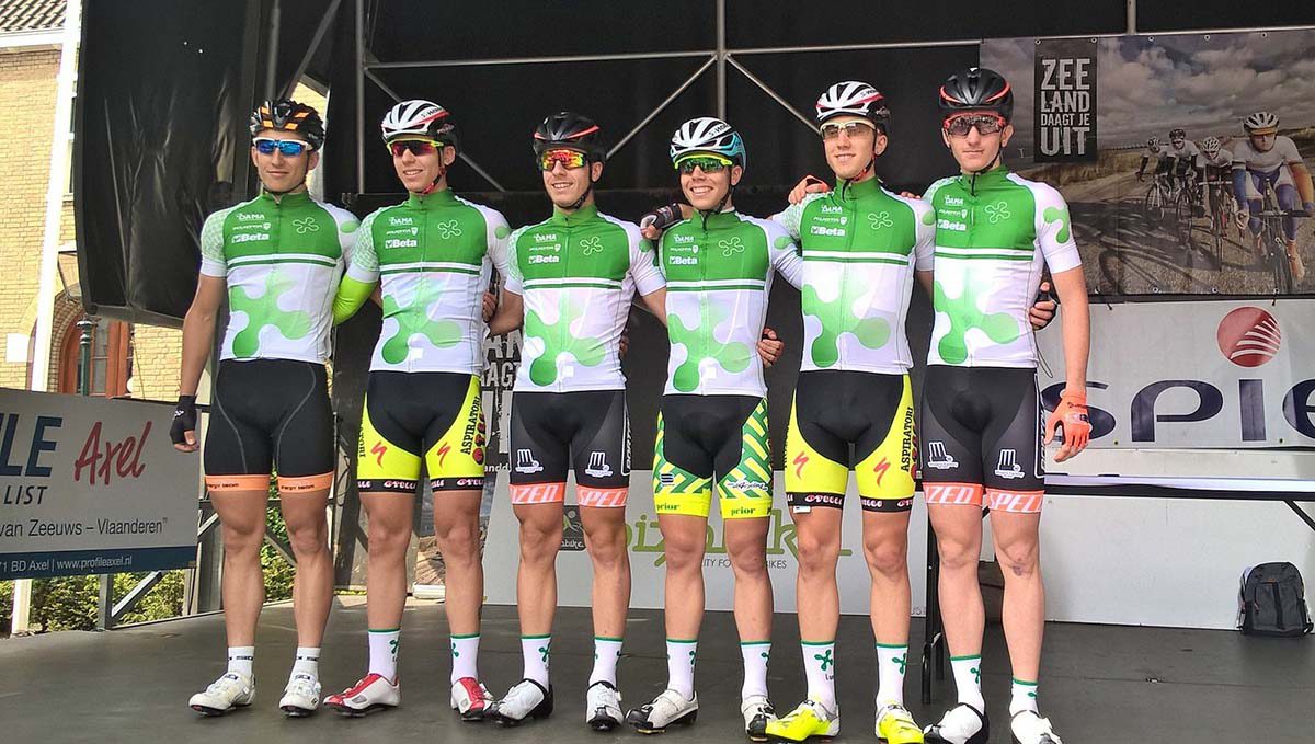 La squadra Juniores della Lombardia prima della partenza